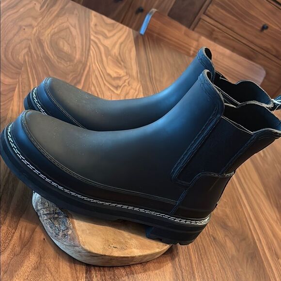 Hunter Black Chelsea Rain Boots - Size 8 (UK 6) - Picture 1 of 7